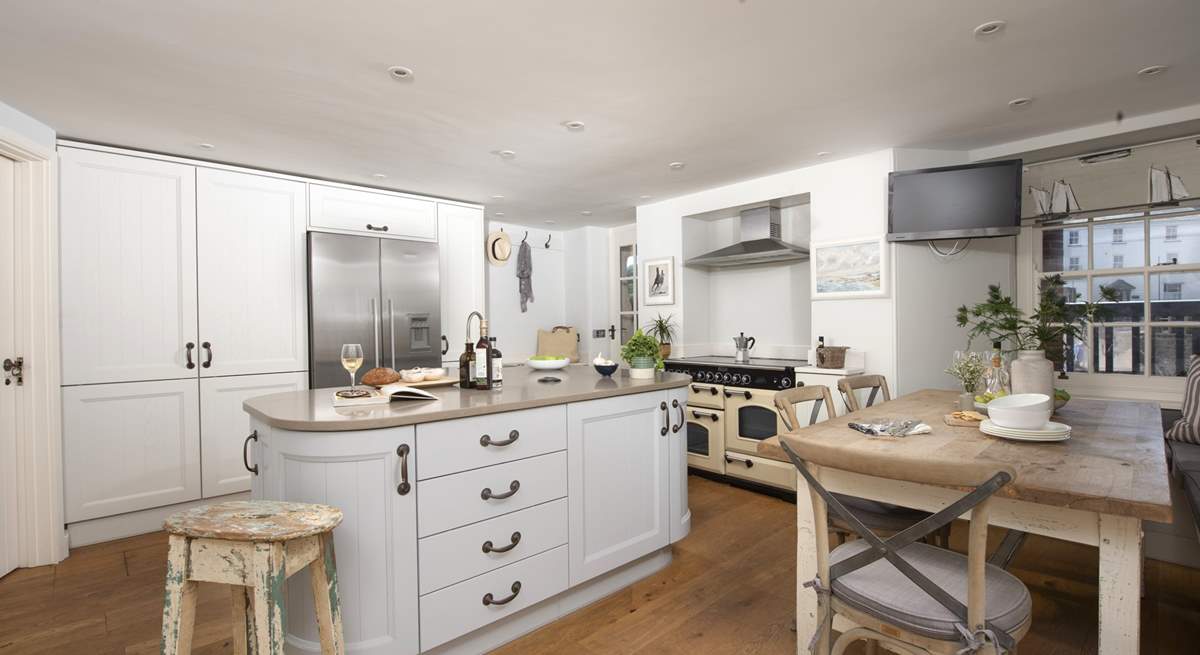The fabulous kitchen with its central island is just a dream for chefs.