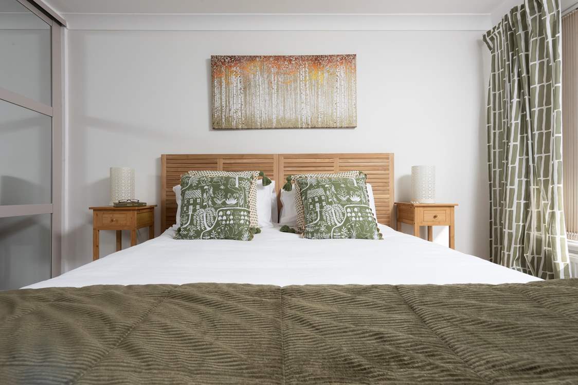 Here we have a 'zip and link' bed which can be set up as a king-size double or two singles (2'6