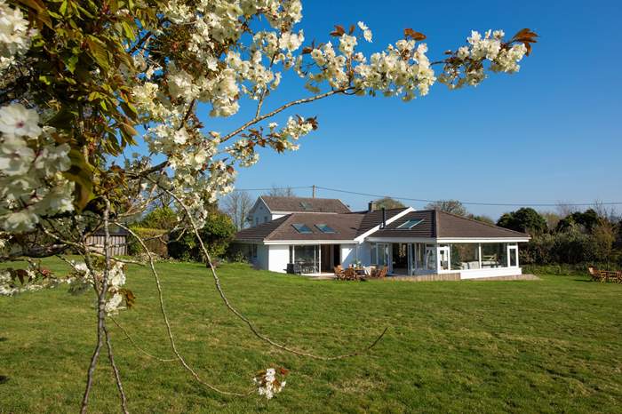 Great Meadow View  is a 3 bedroom self catering cottage near Lostwithiel, North Cornwall.