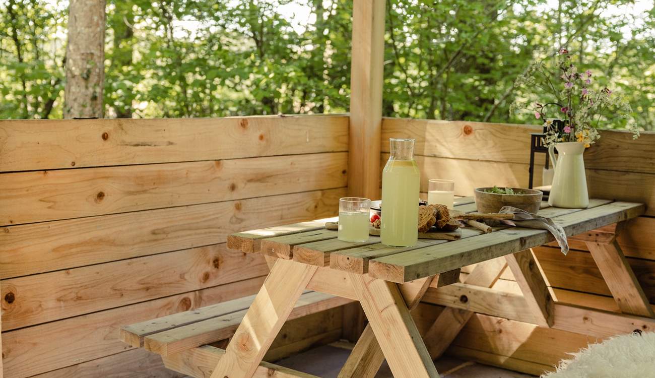 Dine alfresco with a leafy backdrop.