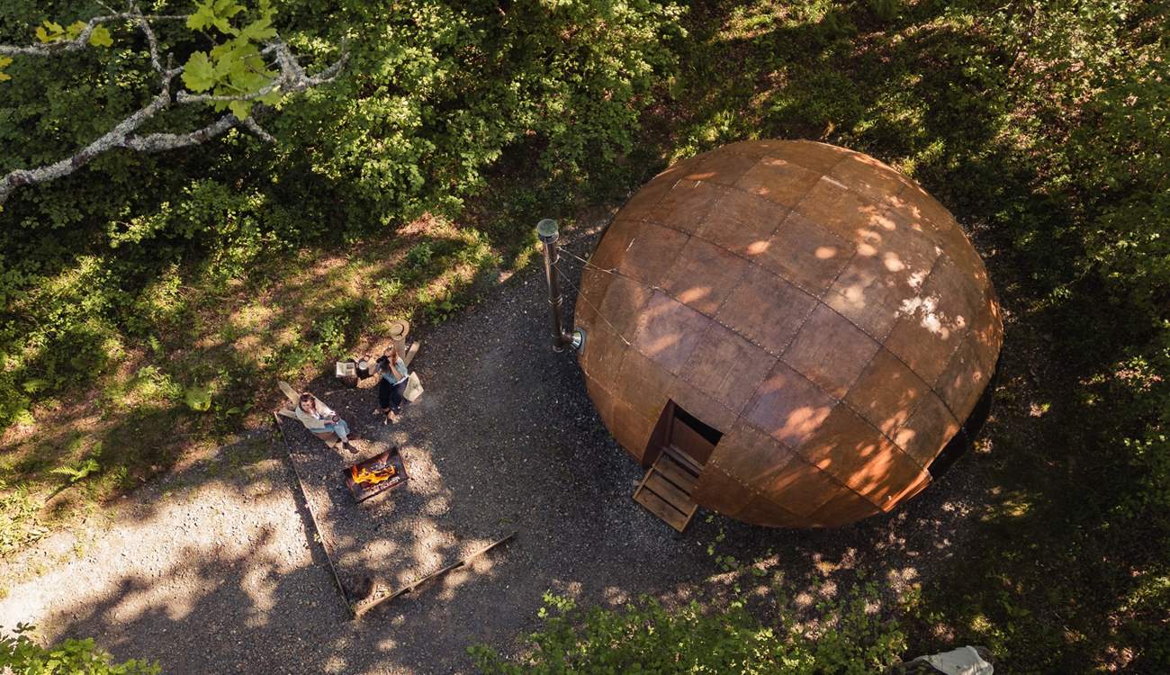 Discover an utterly unique and handcrafted 'truffle' surrounded by oaks.