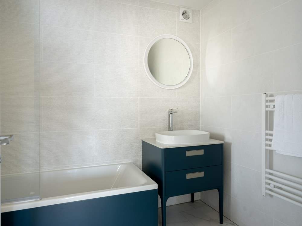 Another view of the family bathroom.
