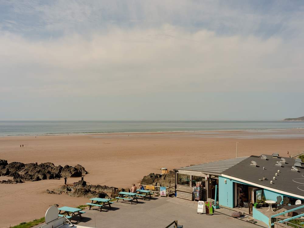 Take time out for a light snack at the beach cafe at Putsborough beach.