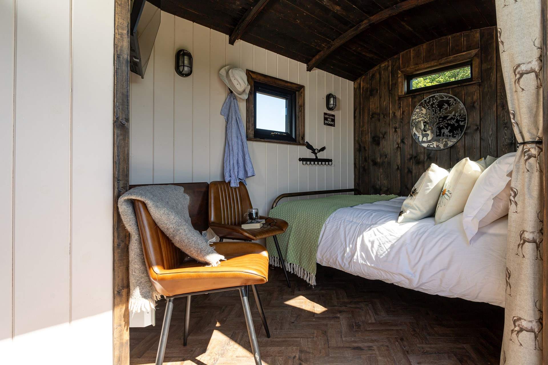 The double bed promises a restful night's sleep. 