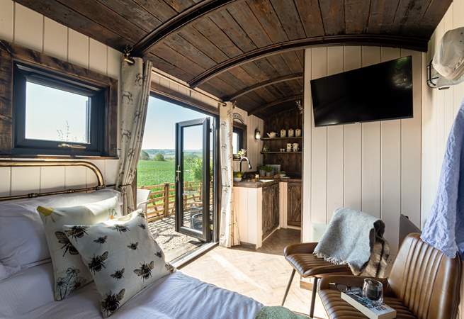 A mix of rustic and fresh interiors fill the space. 