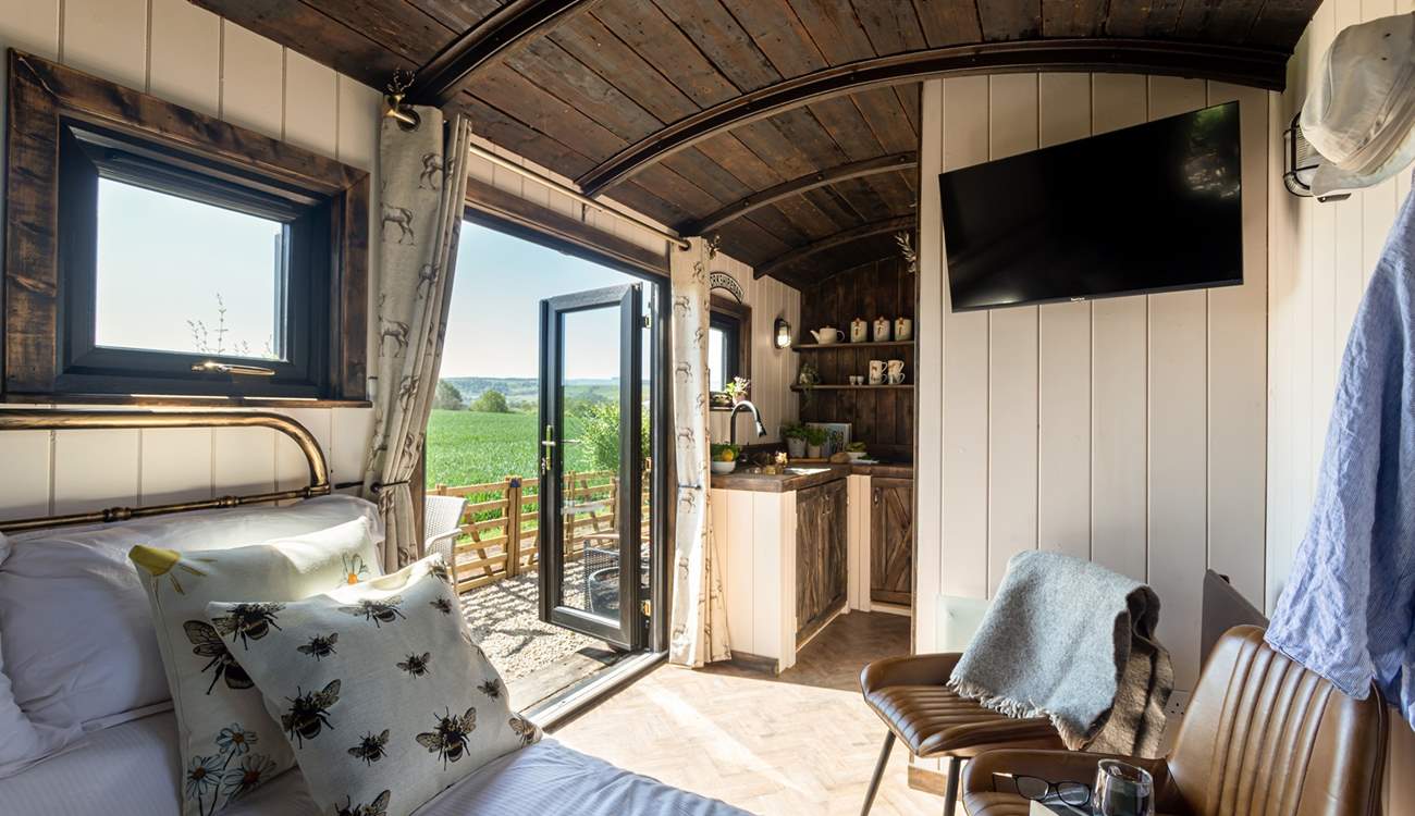 A mix of rustic and fresh interiors fill the space. 