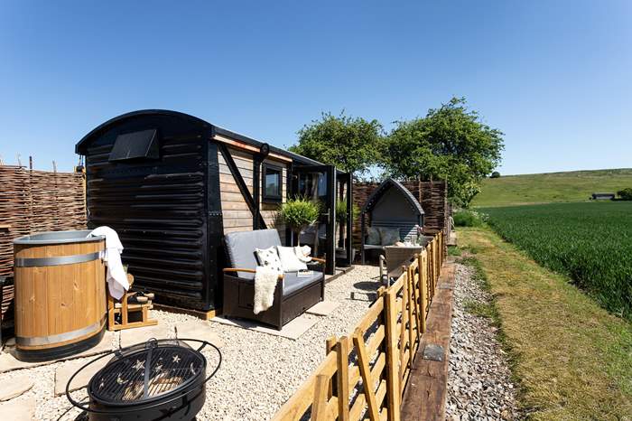 Albie's Freight Train is a Dog friendly vintage railway carriage with a wood-fired hot tub near Richmond.