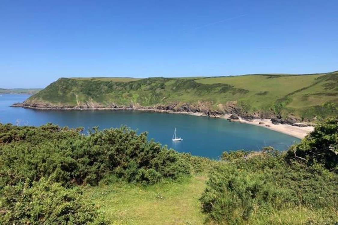 You find a great choice of sheltered bays along the south coast.