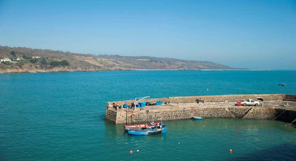 Coverack Harbour is a six minute stroll away. 