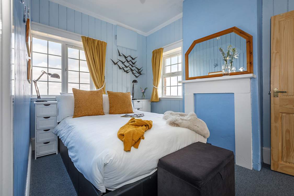 You are spoilt by sea views in both directions in the double bedroom.