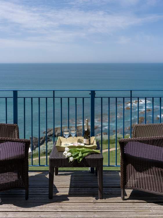 Pour a vino and celebrate being on holiday.