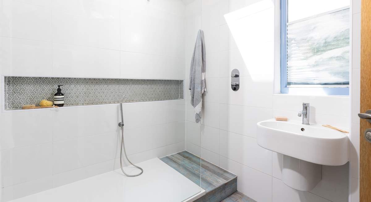 This shower-room is fabulous. 