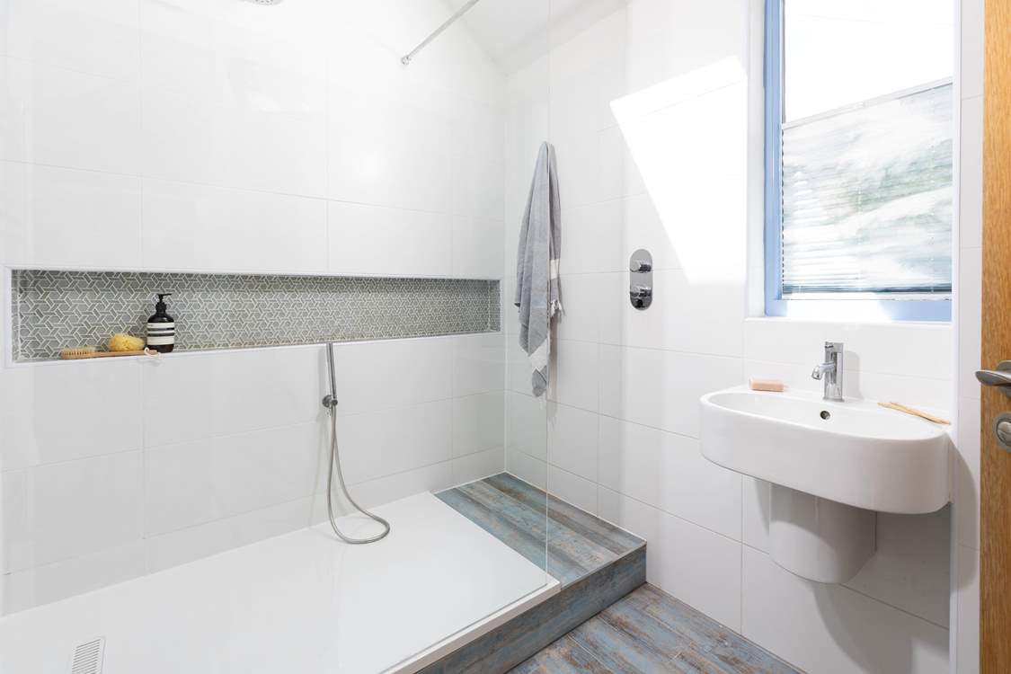 This shower-room is fabulous.