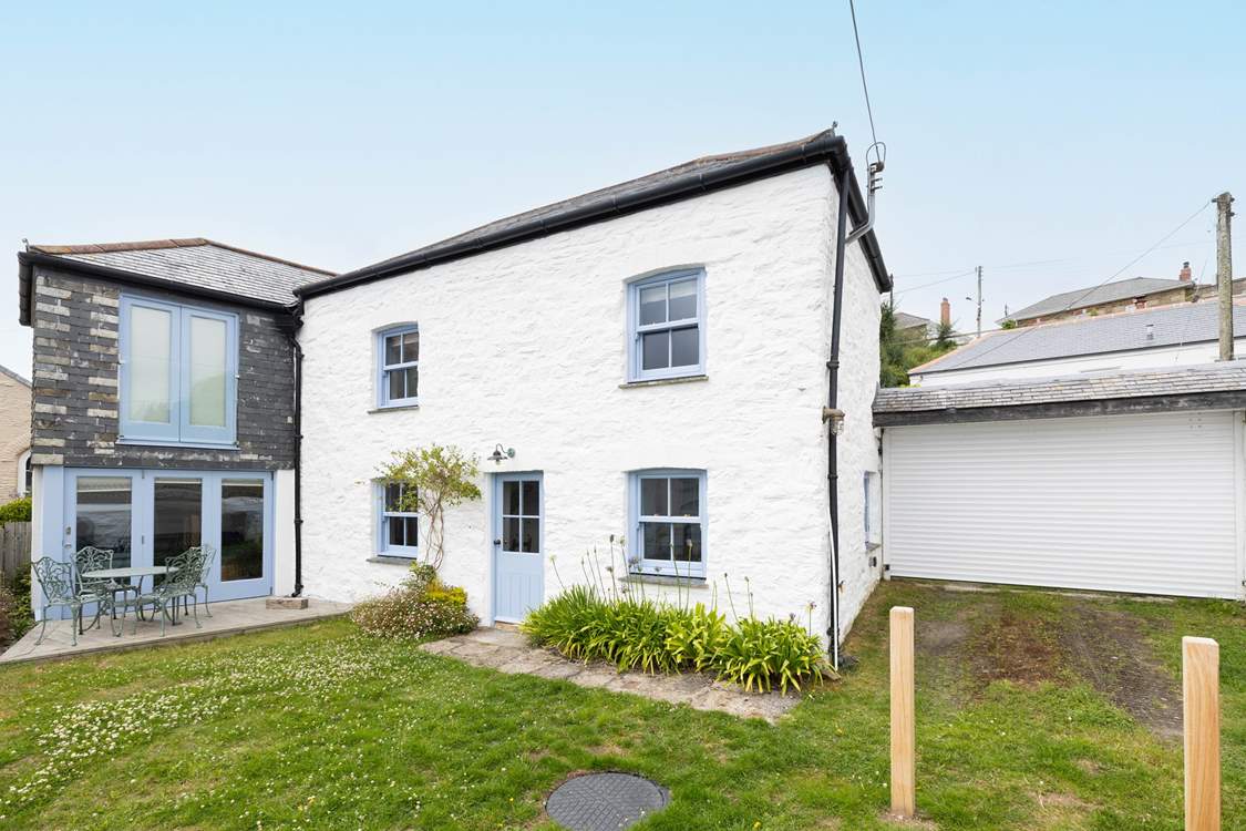 Once the shutter is closed the property is fully enclosed.