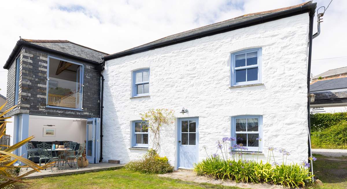 What a cute cottage. 