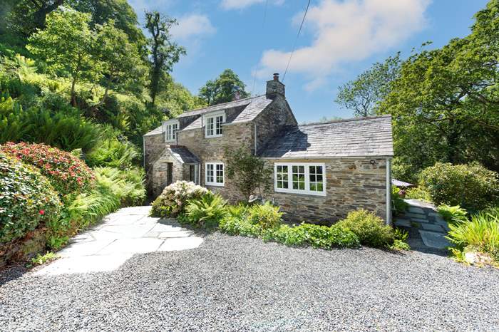 Anderton Mill is a 2 bedroom, dog friendly cottage near Boscastle, North Cornwall.