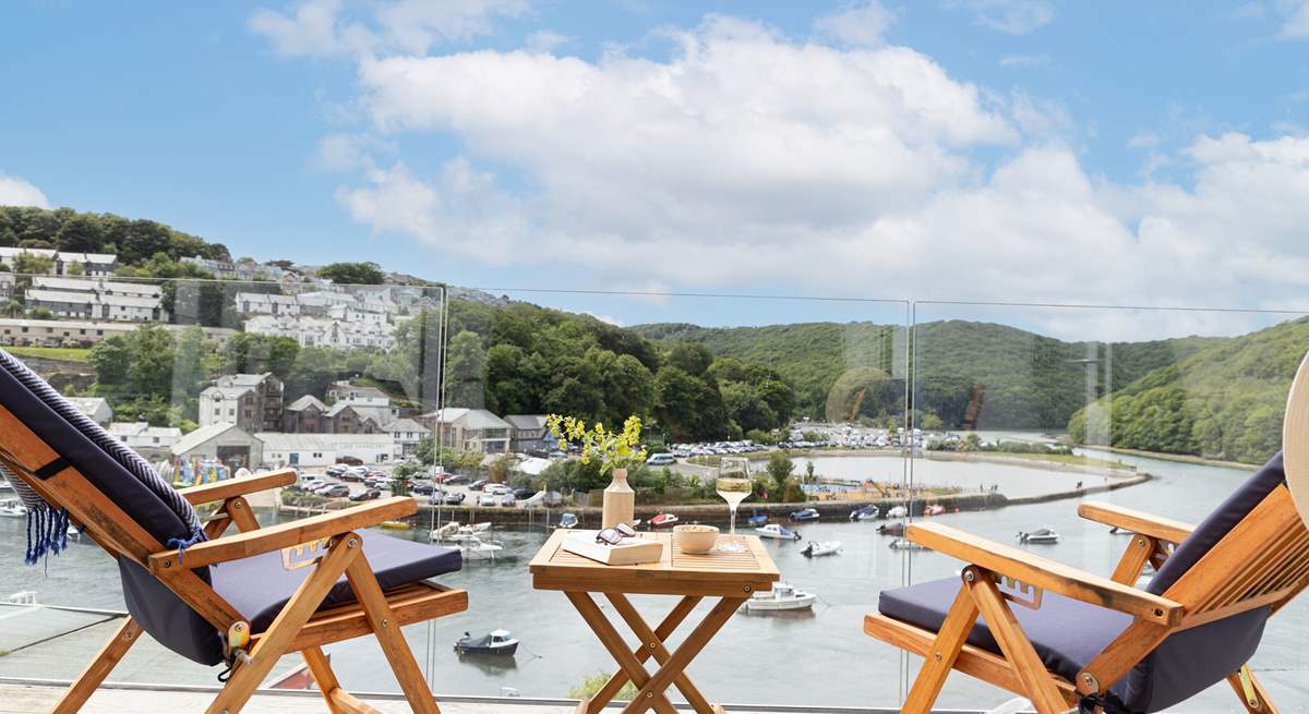 Sit back, relax and take in that view - Welcome to Water's Edge!