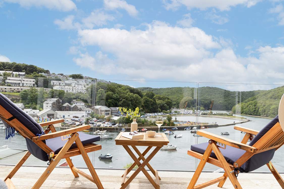 Sit back, relax and take in that view - Welcome to Water's Edge!