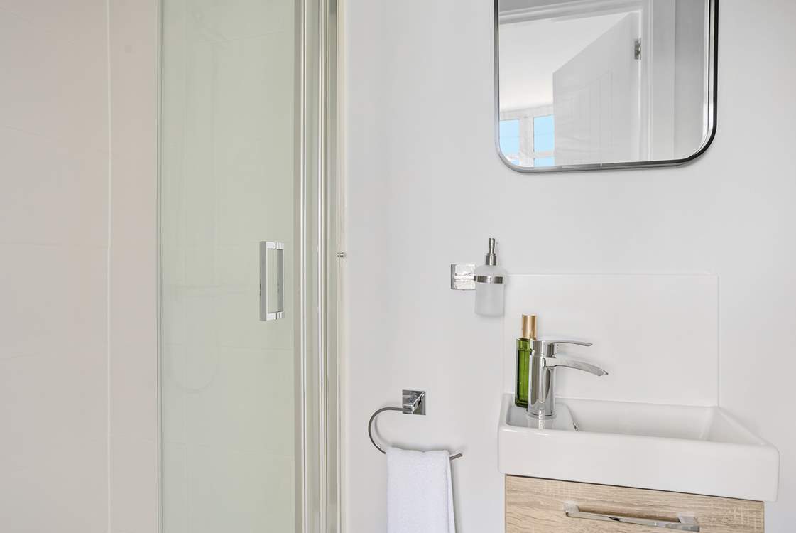 The en suite shower-room.