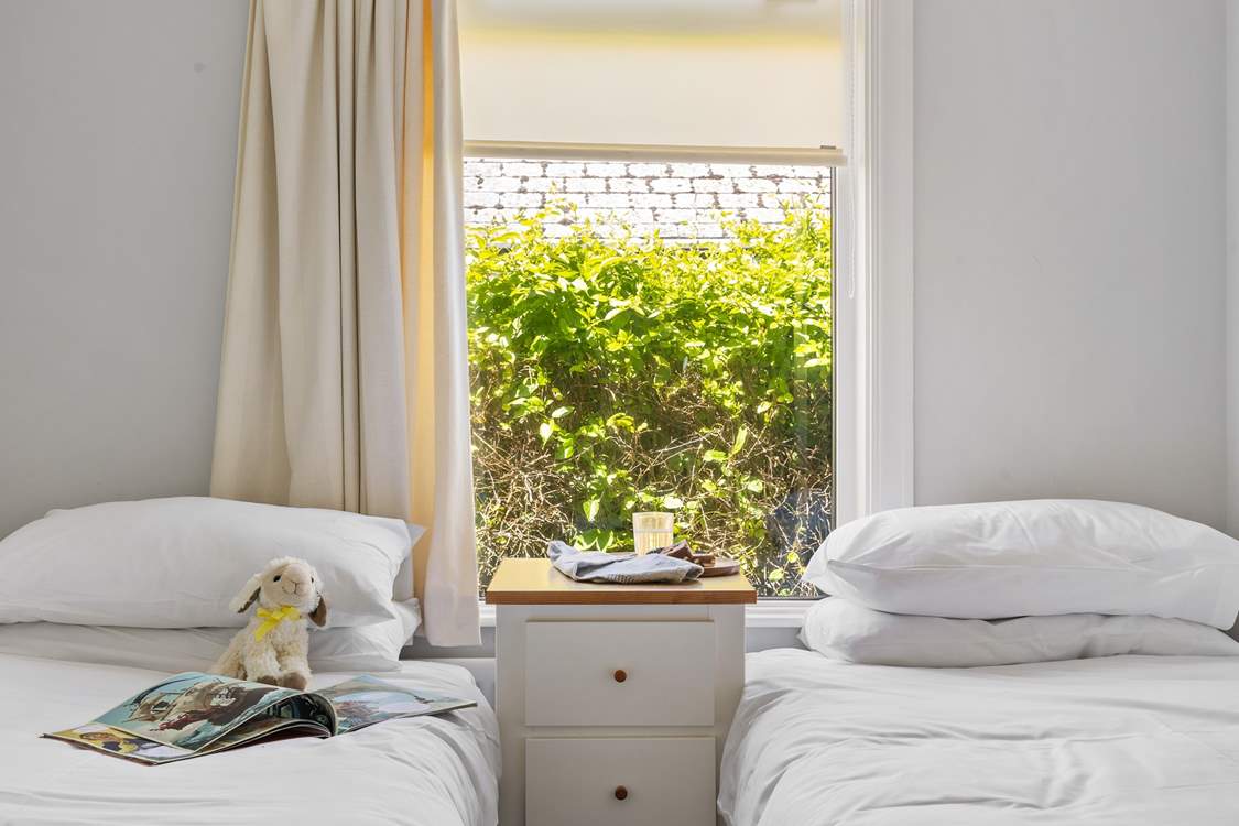 The sweet twin bedroom.