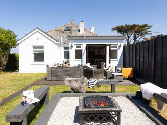 Flipflops, Sleeps 6 in Padstow