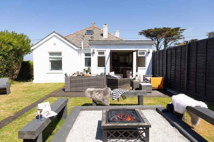 Flipflops,Sleeps 6 + cot, 1.2 miles W of Padstow