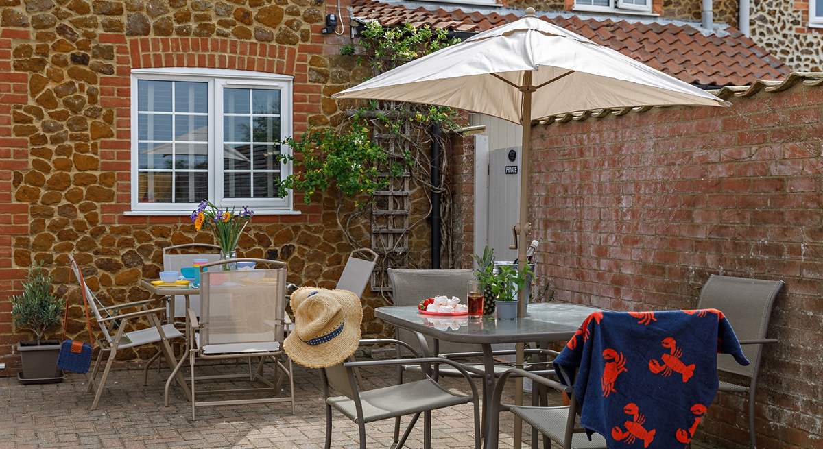 Enjoy the Norfolk sunshine in the back garden. 