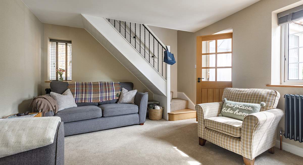 The sitting-room is beautifully furnished.