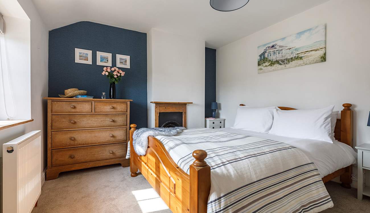 The gorgeous principal bedroom has a king-size bed for a restful night.