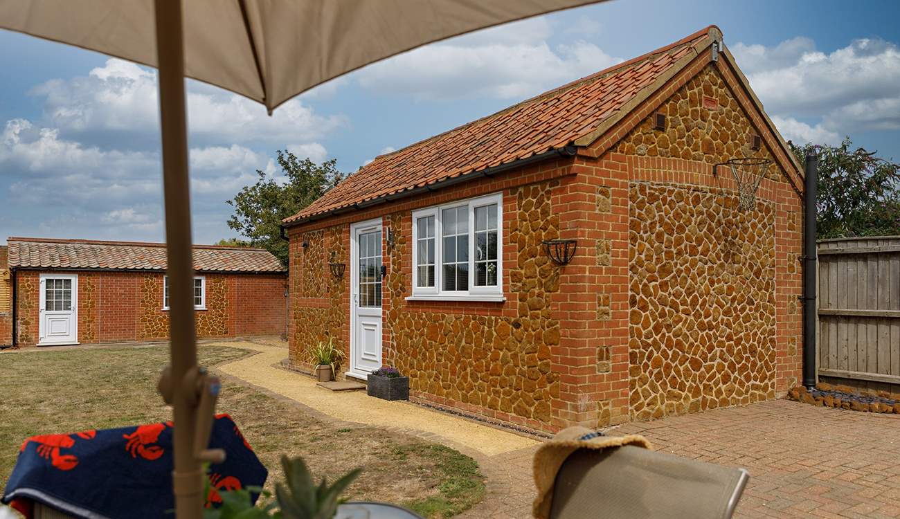 The building at the bottom of the garden is not for guests' use. 