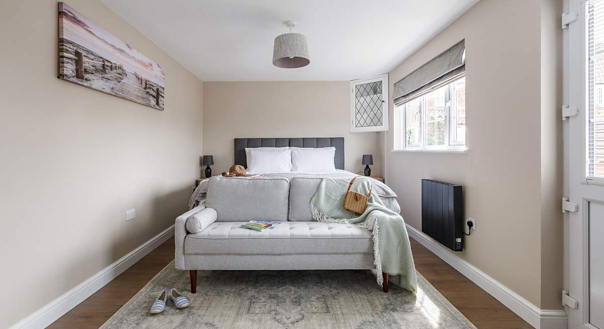 Garden Retreat, the annexe, has a sofa and gorgeous super-king size 'zip and link' bed so you can choose to either have it made up as twins or a double. 