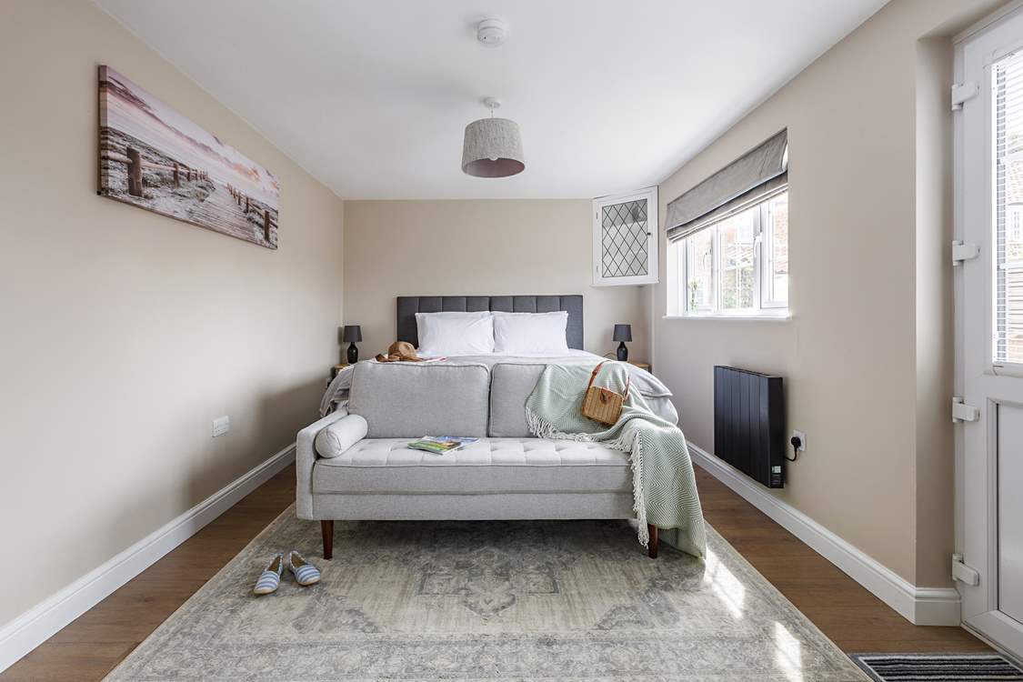 Garden Retreat, the annexe, has a sofa and gorgeous super-king size 'zip and link' bed so you can choose to either have it made up as twins or a double.
