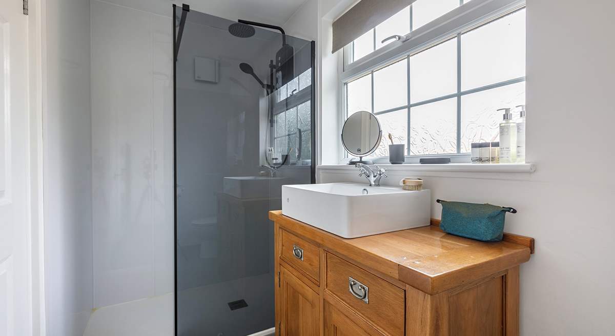 The stylish shower-room. 