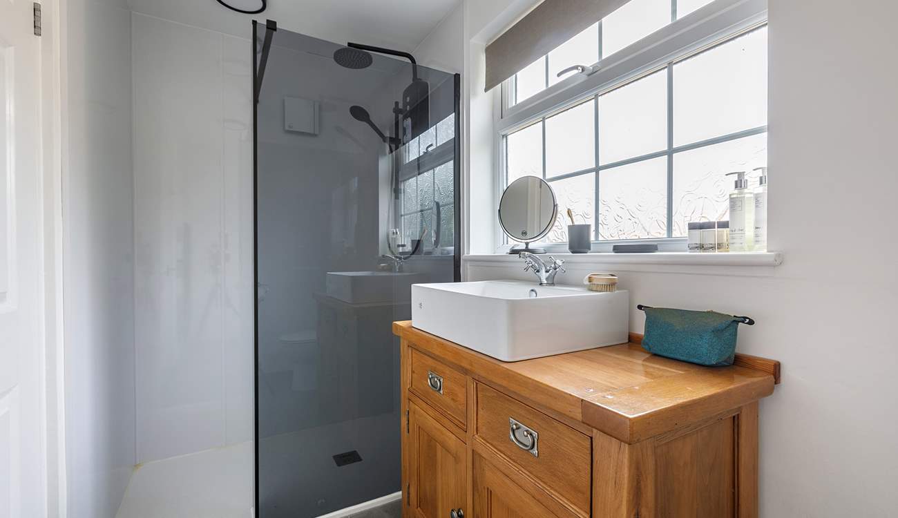 The stylish shower-room. 