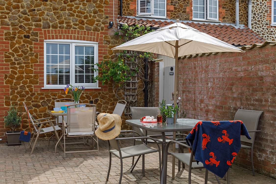 Al fresco dining from dawn until dusk.