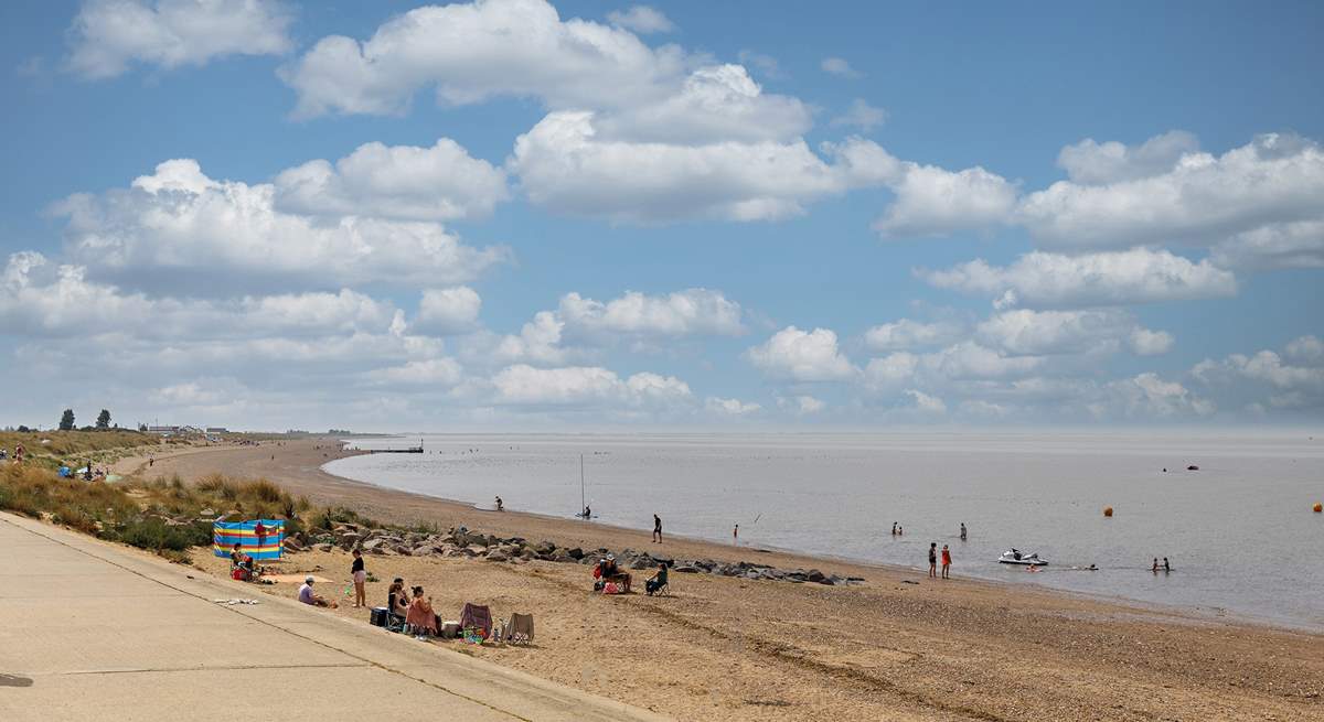Fabulous North Beach and promenade, popular with kayakers and water sport enthusiasts.