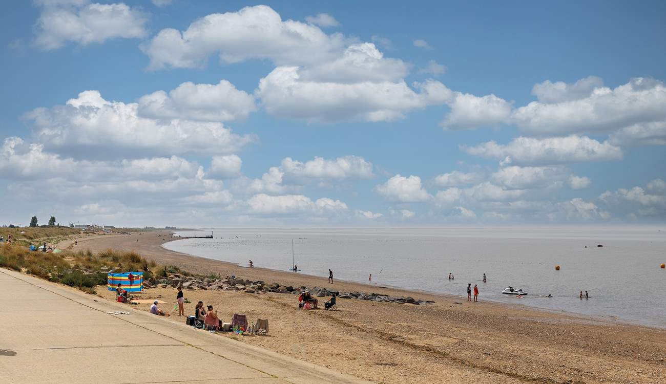 Fabulous North Beach and promenade, popular with kayakers and water sport enthusiasts.