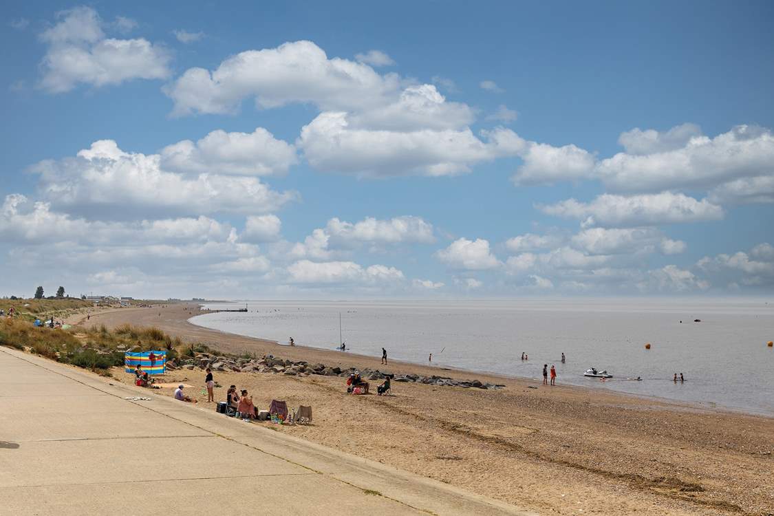 Fabulous North Beach and promenade, popular with kayakers and water sport enthusiasts.