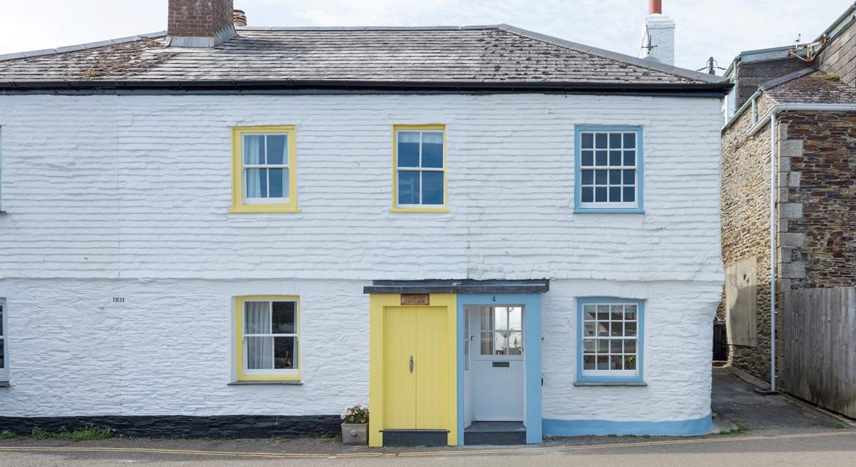 The blue cottage is your holiday home for a while. 