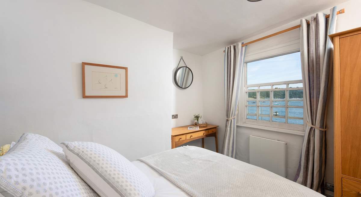 Spend enchanting hours watching the boats ply the waters around the harbour from the double bedroom. 