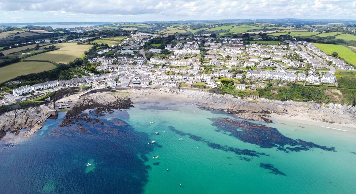 The charming village of Portscatho is a short drive away. 