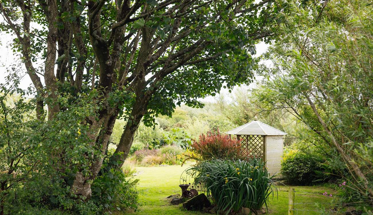 An idyllic holiday retreat nestling on the magnificent Pembrokeshire coast.  