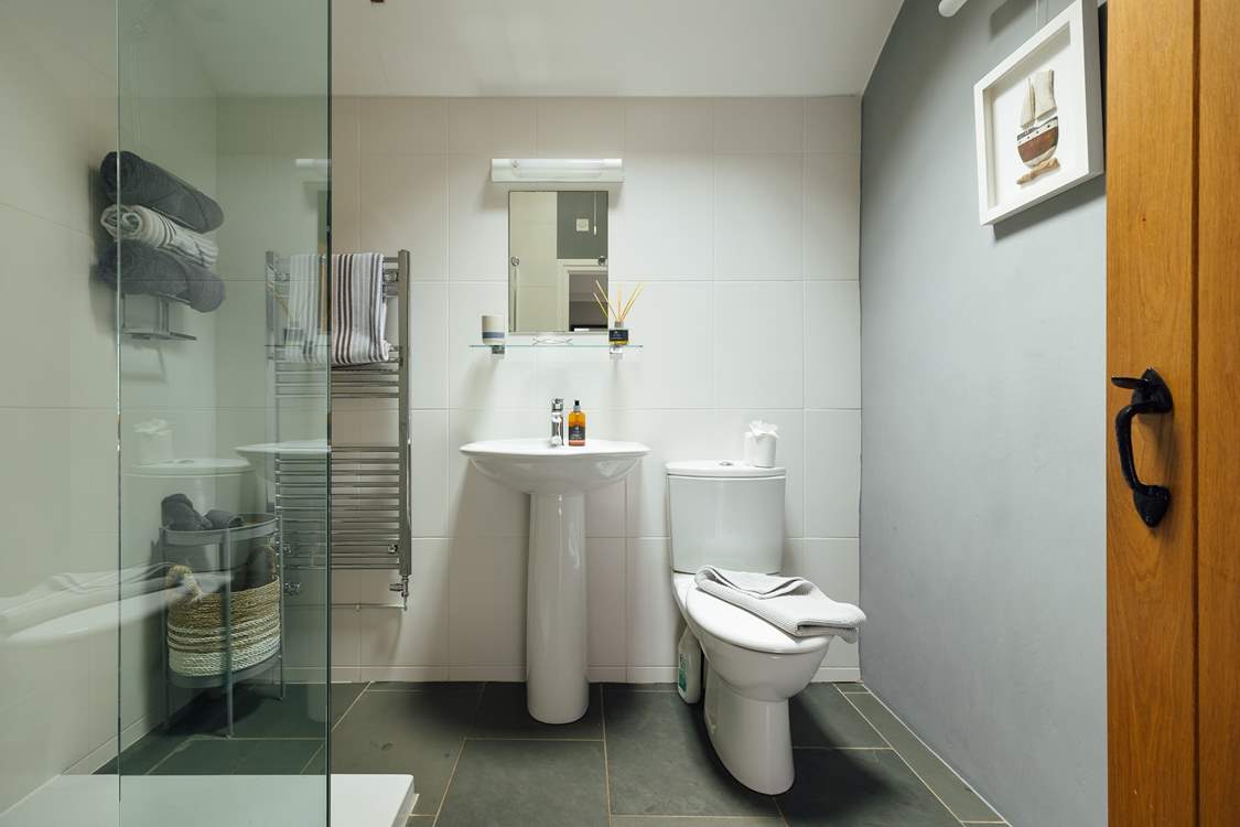 Stylish shower-room.