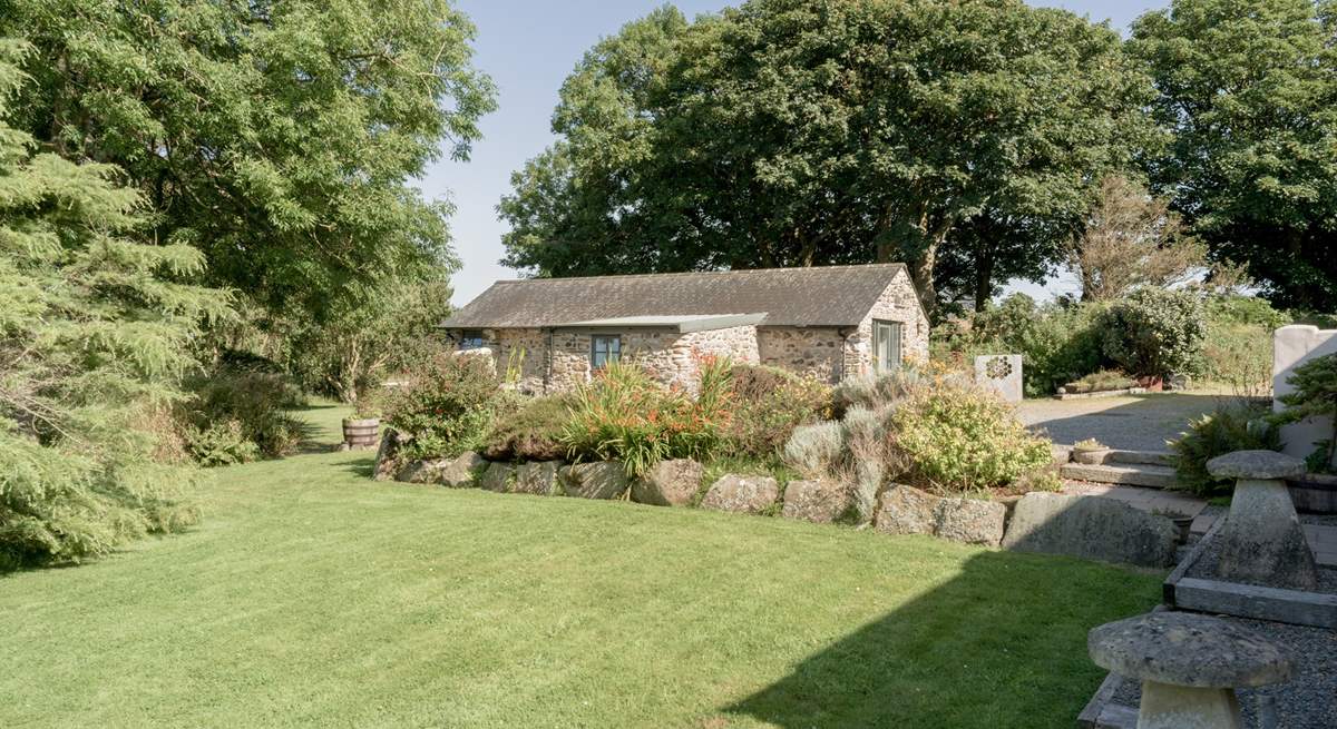 Be embraced by the warm Welsh welcome in Penberi. Explore the magnificent beauty of the surrounding coastline. 