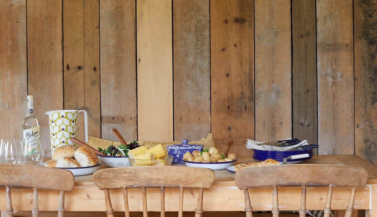 Charming, rustic style in the dining-area.