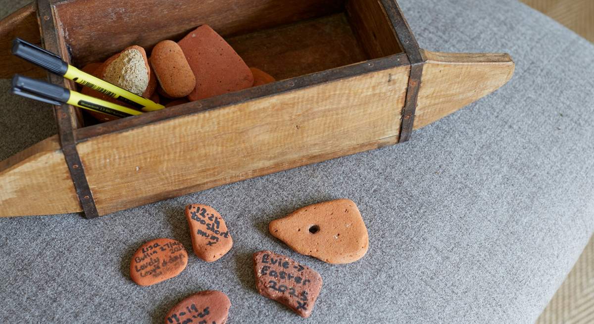 The owners invite you to write a memory pebble to mark your stay at Fenders. 