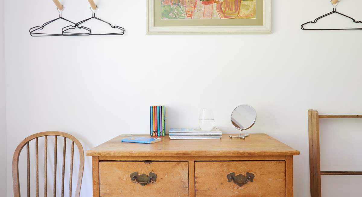 Charming details create a restful space. 