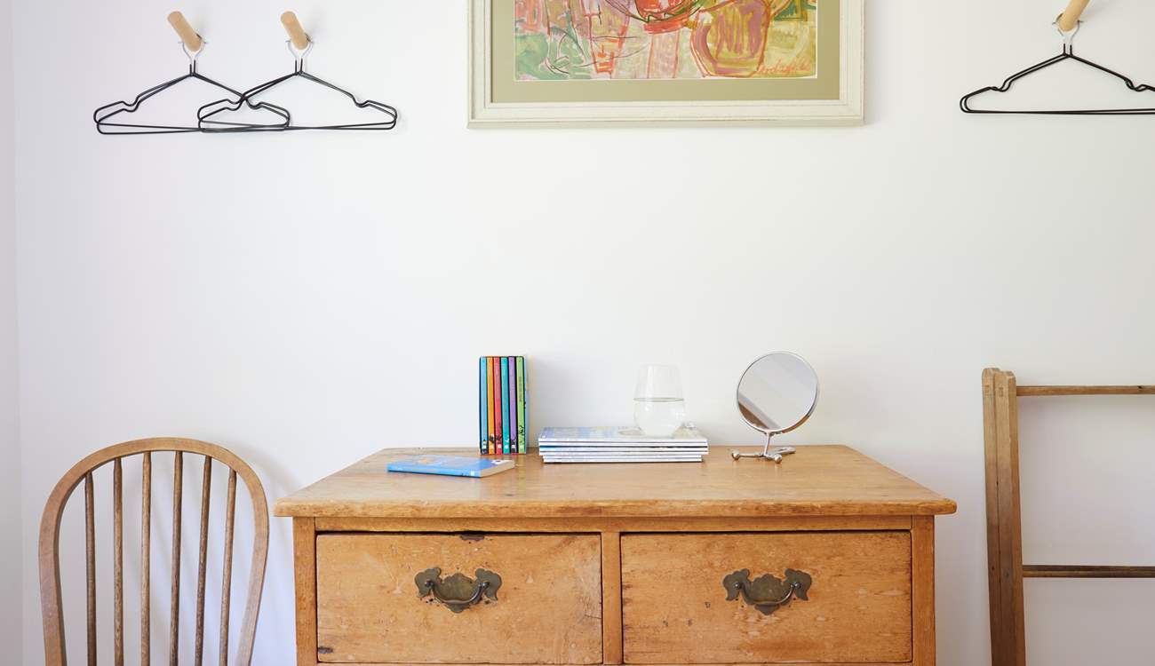 Charming details create a restful space. 