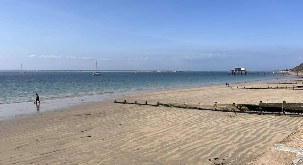 The golden sands and turquoise waters at Totland Bay are just a short stroll away!