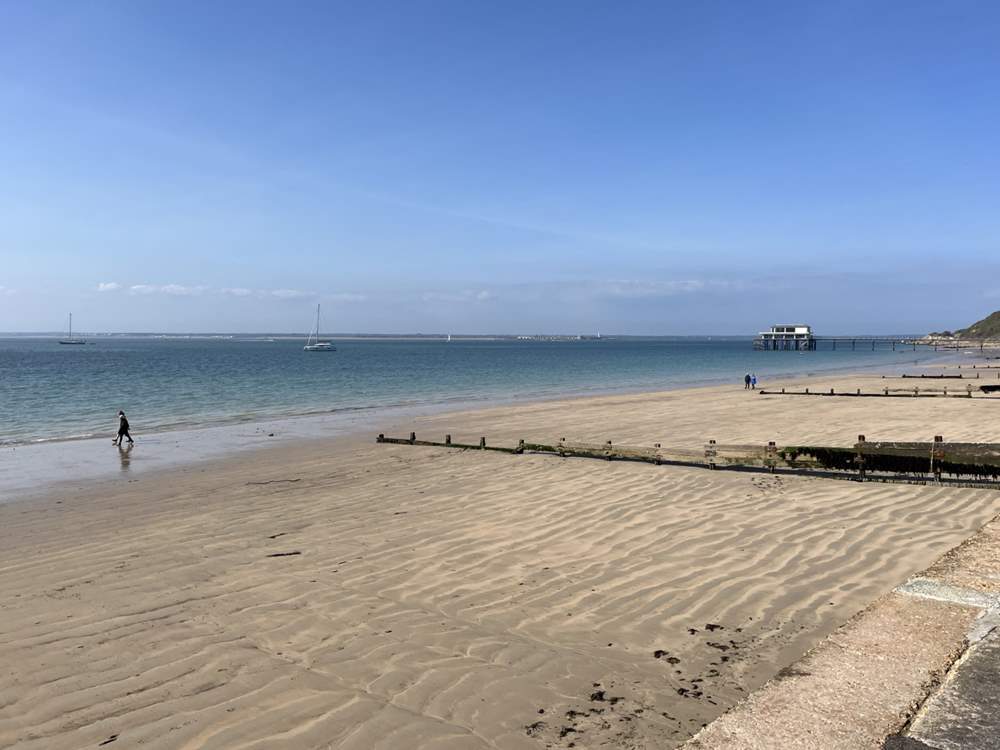 The golden sands and turquoise waters at Totland Bay are just a short stroll away!
